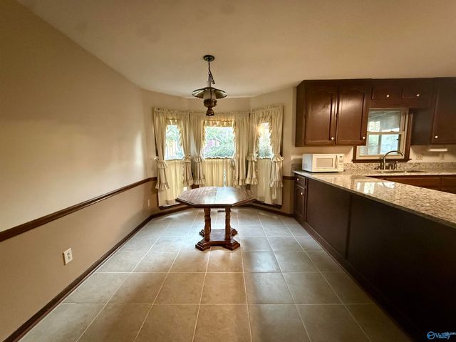 9608 SE Waldrop Drive SE, Huntsville, AL 35803