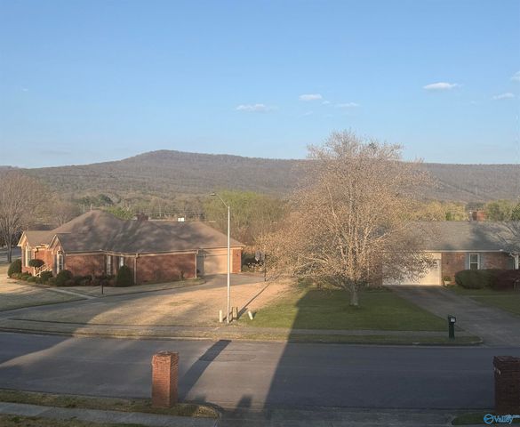 9608 SE Waldrop Drive SE, Huntsville, AL 35803