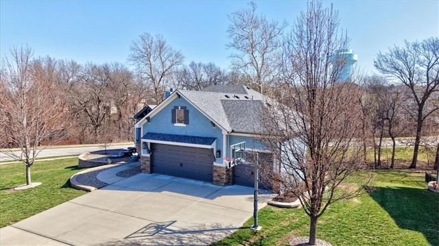 2600 SE Creek Ridge Court, Blue Springs, MO 64014