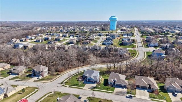 2600 SE Creek Ridge Court, Blue Springs, MO 64014