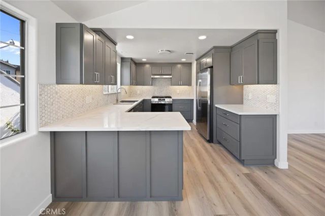 422 Parkman, Los Angeles, CA 90026