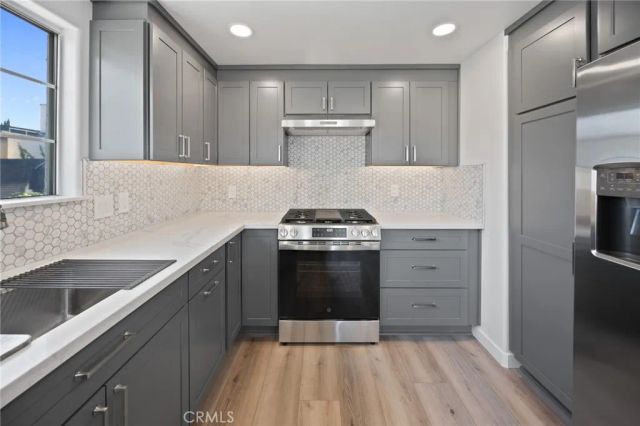 422 Parkman, Los Angeles, CA 90026