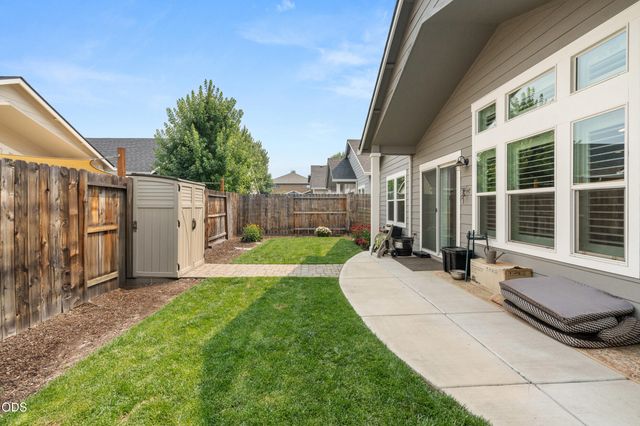 692 Kaitlin Lane, Medford, OR 97501