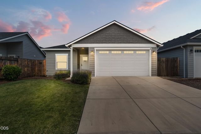 692 Kaitlin Lane, Medford, OR 97501