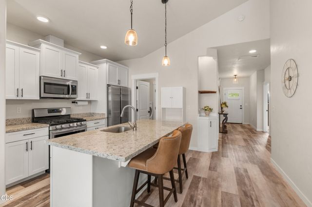 692 Kaitlin Lane, Medford, OR 97501