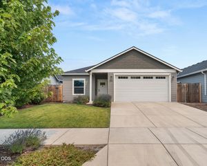 692 Kaitlin Lane, Medford, OR 97501