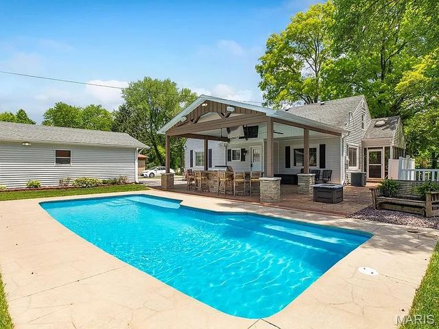 239 S 9th Street, East Alton, IL 62024