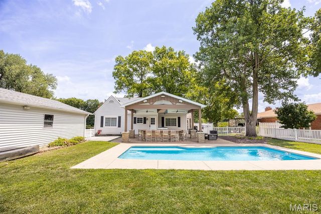 239 S 9th Street, East Alton, IL 62024