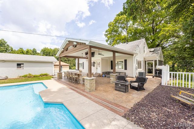 239 S 9th Street, East Alton, IL 62024