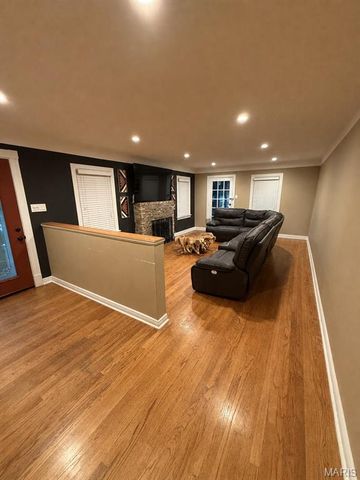 239 S 9th Street, East Alton, IL 62024