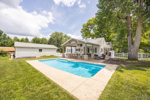 239 S 9th Street, East Alton, IL 62024