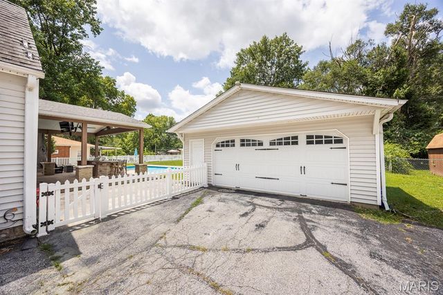 239 S 9th Street, East Alton, IL 62024
