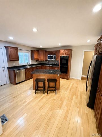 239 S 9th Street, East Alton, IL 62024