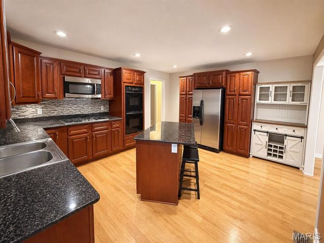 239 S 9th Street, East Alton, IL 62024