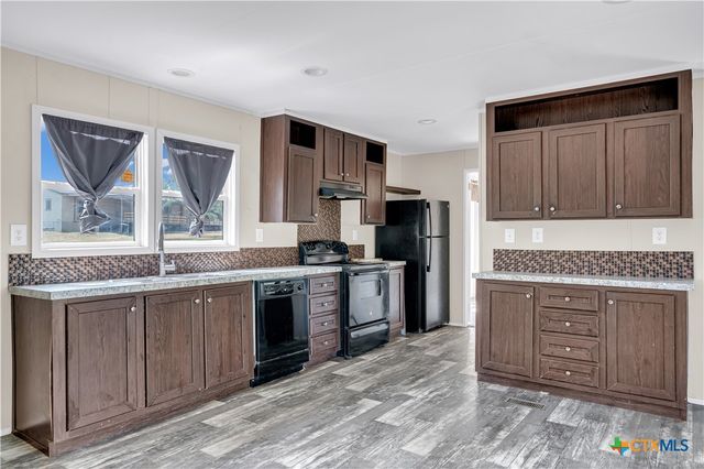 6 River Bluff Drive, Lytle, TX 78052