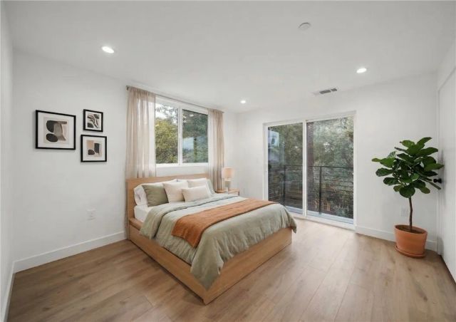 171 S Hoover, Los Angeles, CA 90004