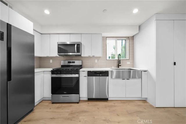 171 S Hoover, Los Angeles, CA 90004