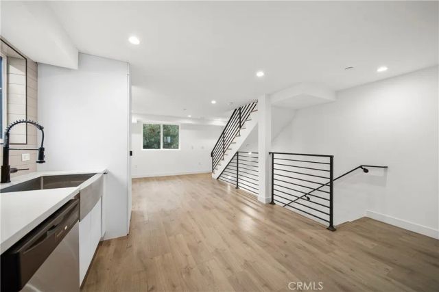 171 S Hoover, Los Angeles, CA 90004