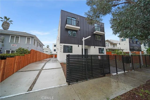 171 S Hoover, Los Angeles, CA 90004