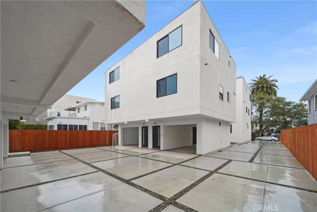 171 S Hoover, Los Angeles, CA 90004