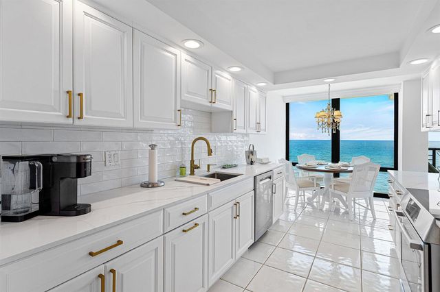 250 S Ocean Boulevard 6c, Boca Raton, FL 33432