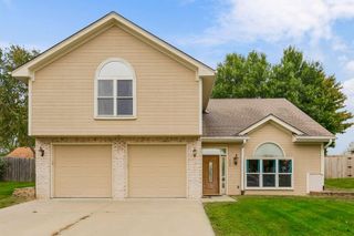 808 E 16TH Street, Kearney, MO 64060