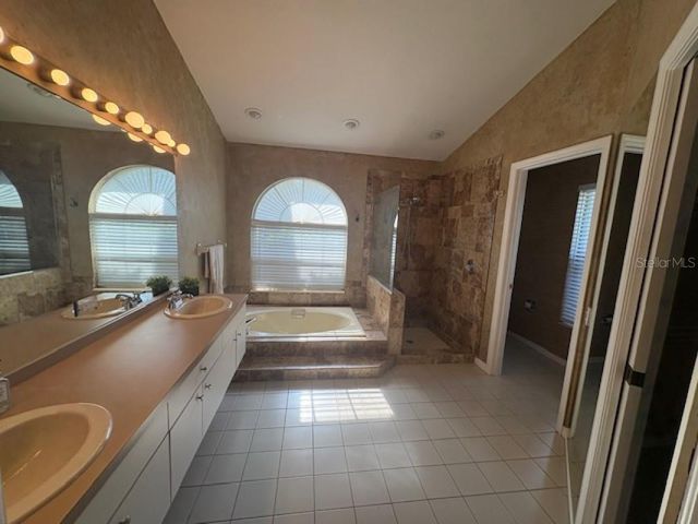4622 MEADOWVIEW CIRCLE, Sarasota, FL 34233