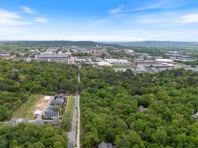 1835 W Markham Road, Fayetteville, AR 72701