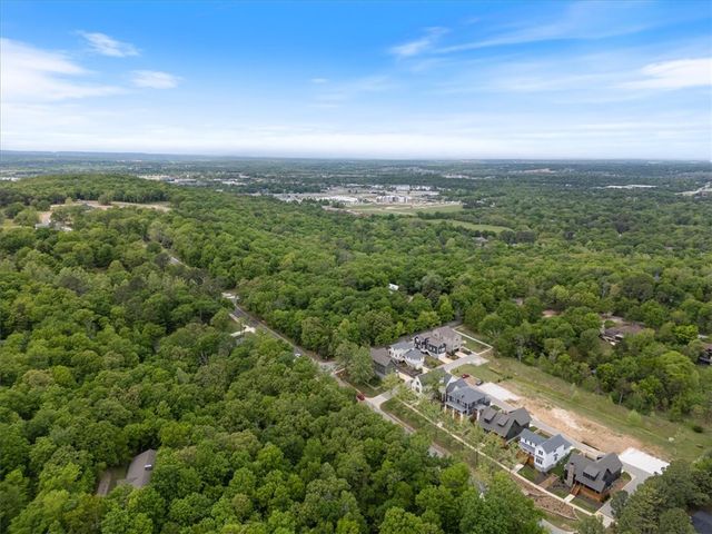 1835 W Markham Road, Fayetteville, AR 72701