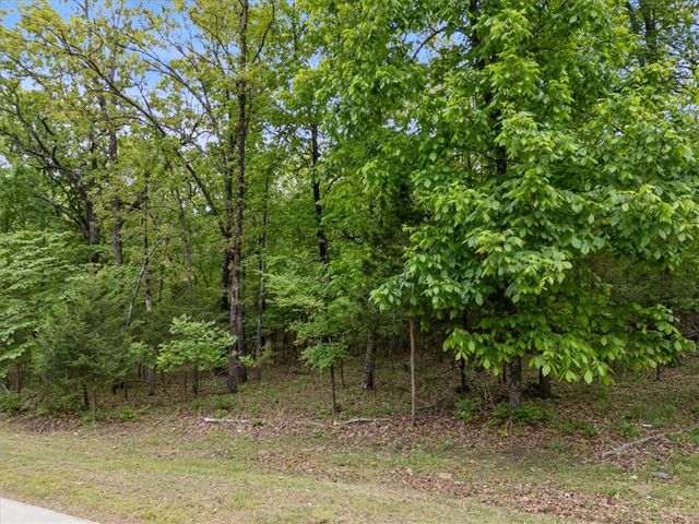 1835 W Markham Road, Fayetteville, AR 72701