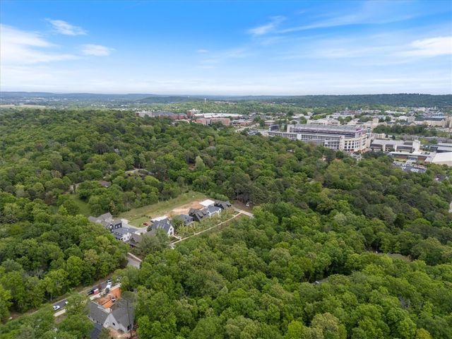 1835 W Markham Road, Fayetteville, AR 72701