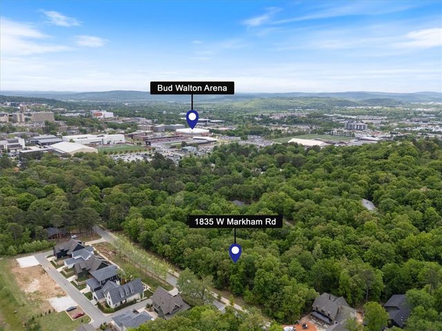 1835 W Markham Road, Fayetteville, AR 72701