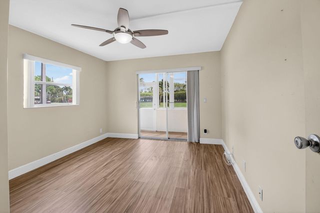 204 Flanders E, Delray Beach, FL 33484