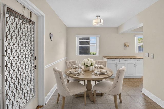 204 Flanders E, Delray Beach, FL 33484