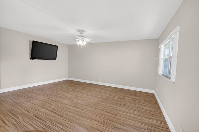 204 Flanders E, Delray Beach, FL 33484