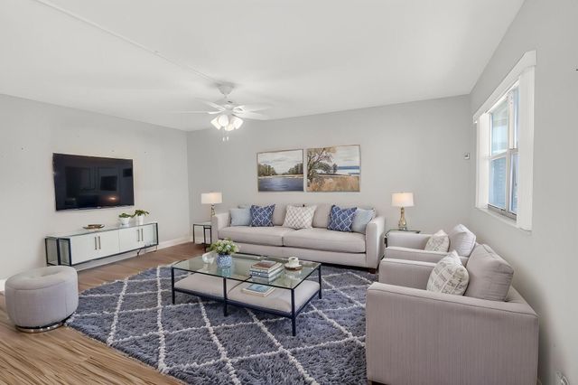 204 Flanders E, Delray Beach, FL 33484