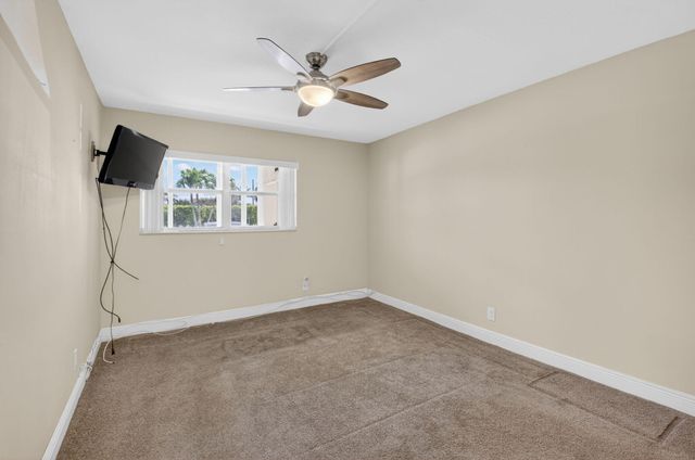 204 Flanders E, Delray Beach, FL 33484