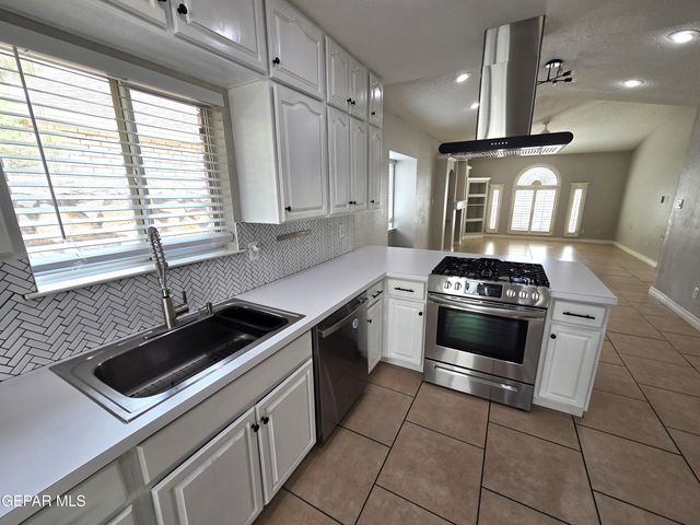 12345 NANCY LEE Avenue, El Paso, TX 79928