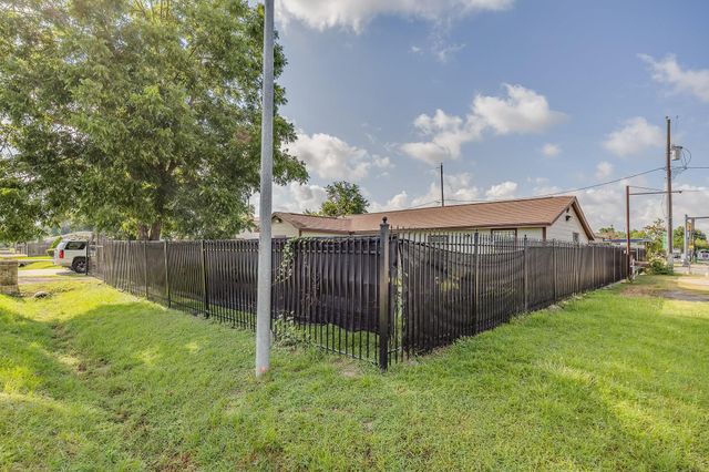 10706 Bauman Road, Houston, TX 77076