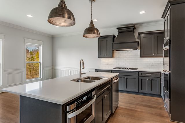 232 Amana Dr, Lebanon, TN 37087