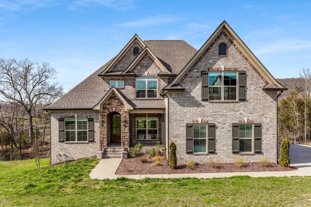 232 Amana Dr, Lebanon, TN 37087