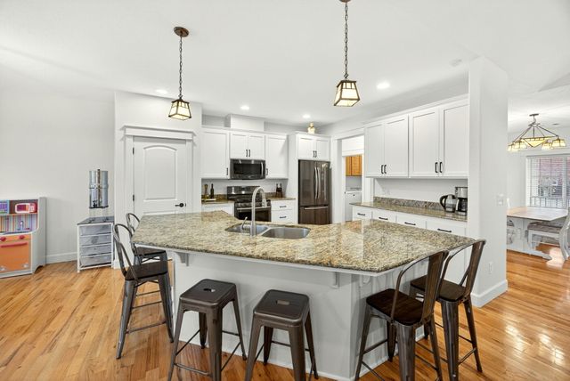 13 Portabello Way, Eagle Point, OR 97524