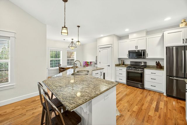 13 Portabello Way, Eagle Point, OR 97524