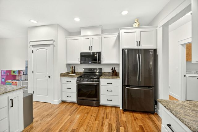 13 Portabello Way, Eagle Point, OR 97524