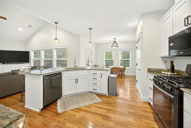 13 Portabello Way, Eagle Point, OR 97524