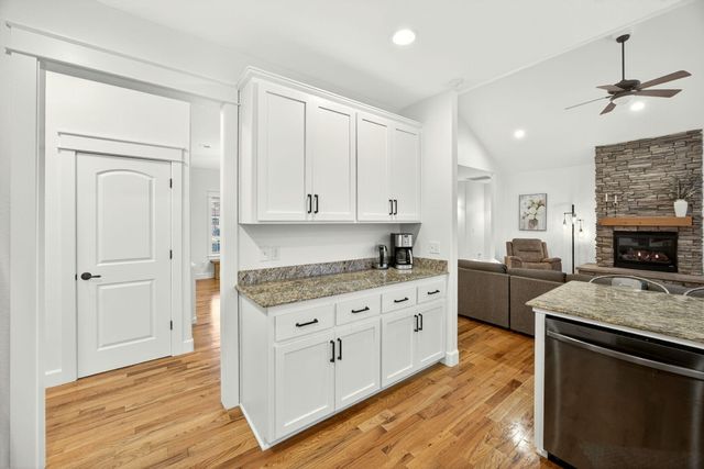 13 Portabello Way, Eagle Point, OR 97524