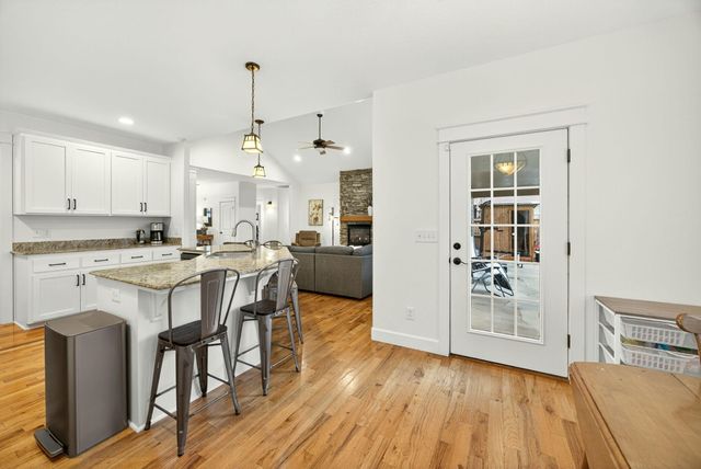 13 Portabello Way, Eagle Point, OR 97524