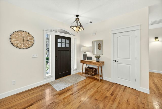 13 Portabello Way, Eagle Point, OR 97524