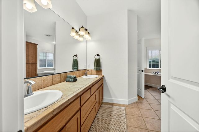 13 Portabello Way, Eagle Point, OR 97524