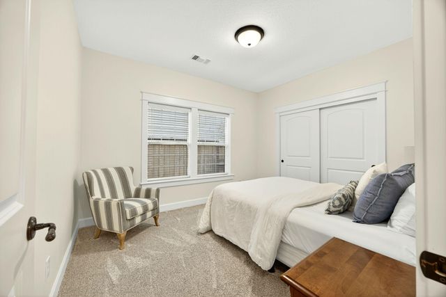 13 Portabello Way, Eagle Point, OR 97524